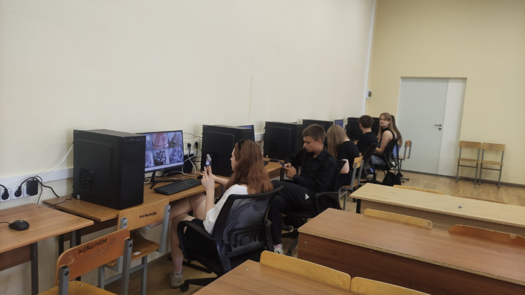 Студенты ВолГУ наблюдают за ЕГЭ