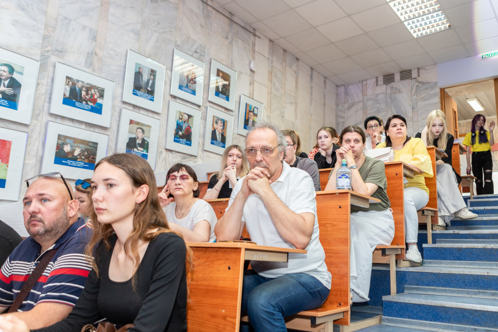  В ВолГУ провели собрание для родителей абитуриентов