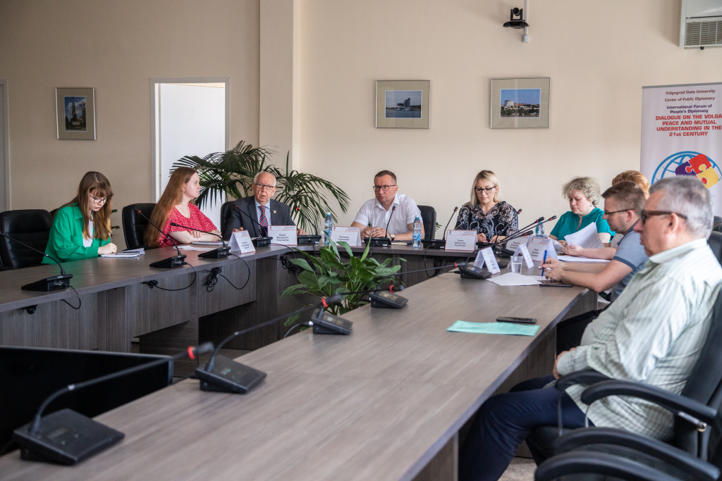 На круглом столе в ВолГУ подчеркнули значение Сталинградской битвы
