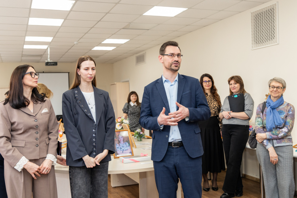 Женский мир