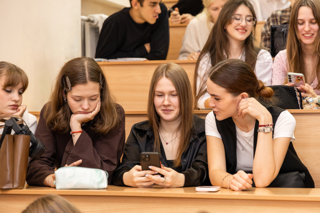 Студентам ВолГУ рассказали, как превратить идею в прибыльное дело (1).jpg